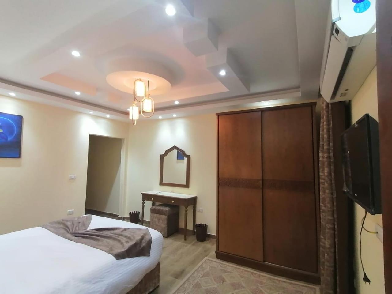 Meret Palace *
